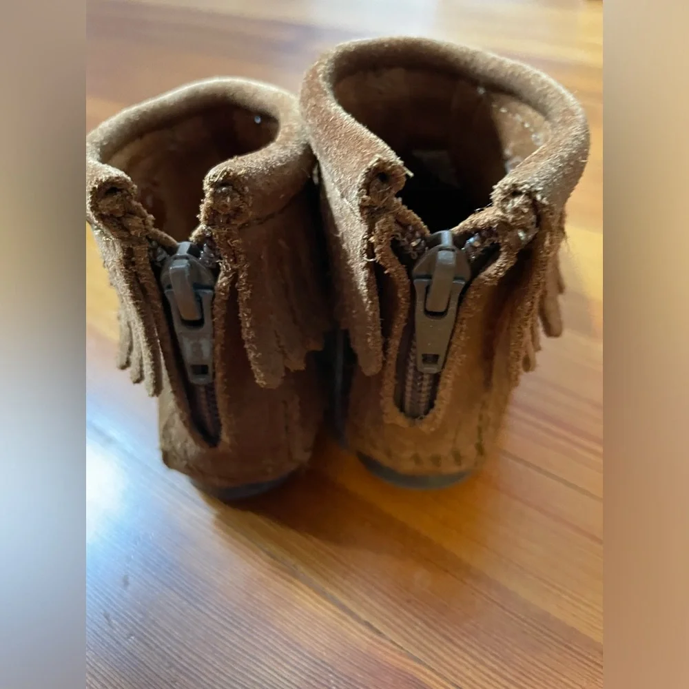 Minnetonka Brown Suede Fringe Boots back zip kids size 9